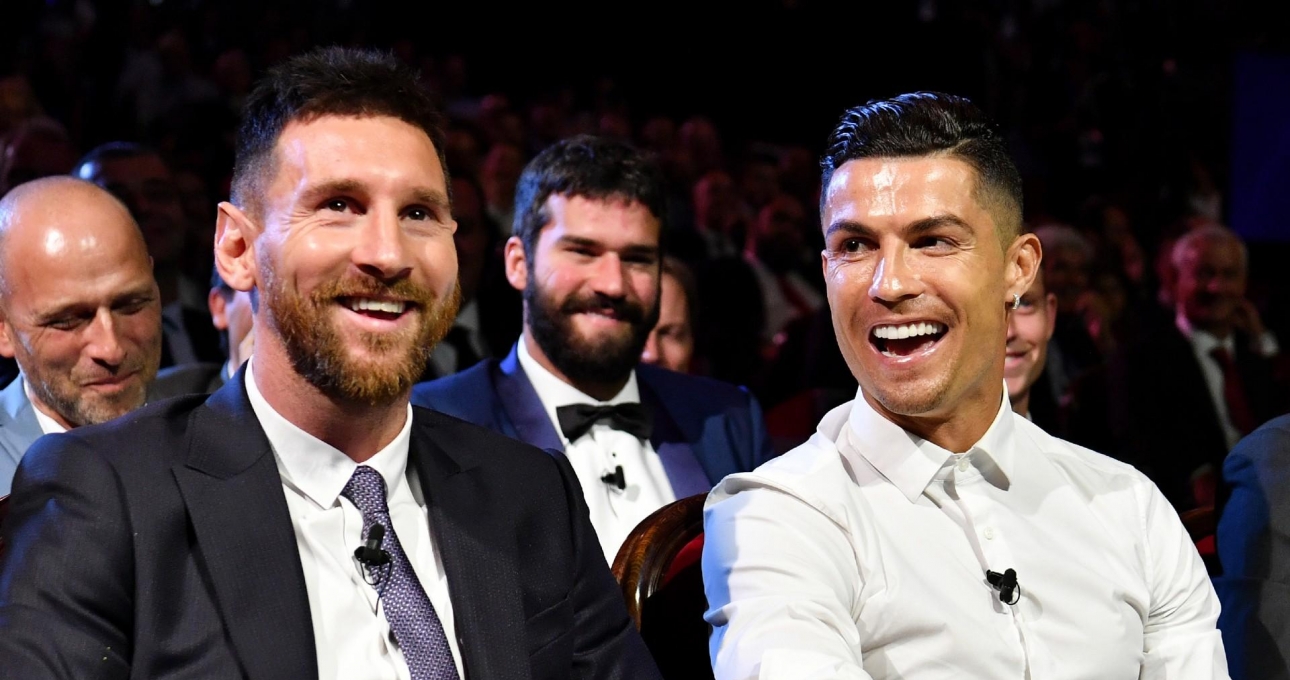 Đây, đáp án cho câu hỏi: 'Ronaldo với Messi, ai giỏi hơn?'