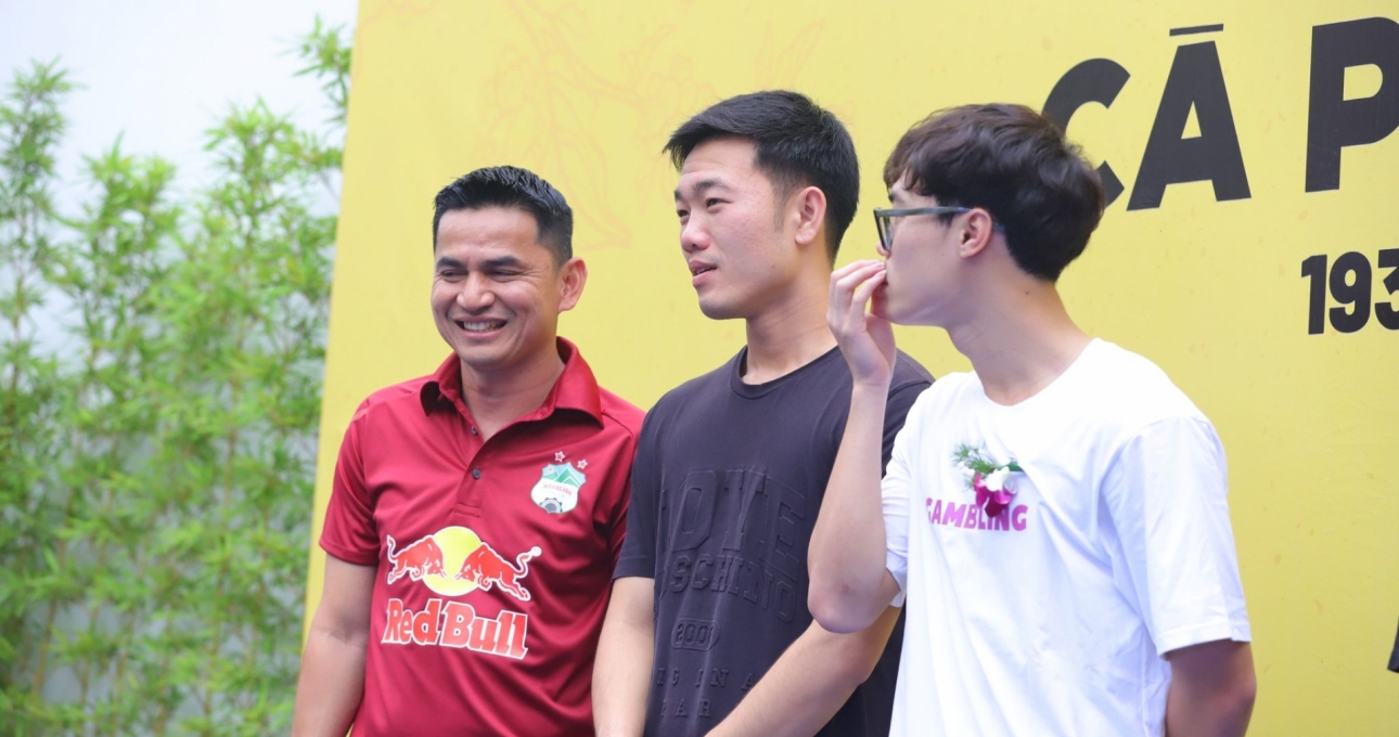 Tiền vệ Lương Xuân Trường sắp lấy vợ