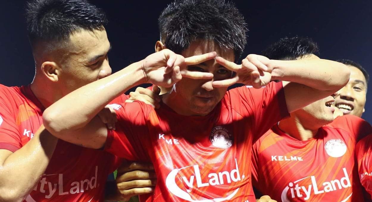 Bùi Tiến Dũng và Lee Nguyễn toả sáng giúp TP.HCM thắng đậm Hải Phòng