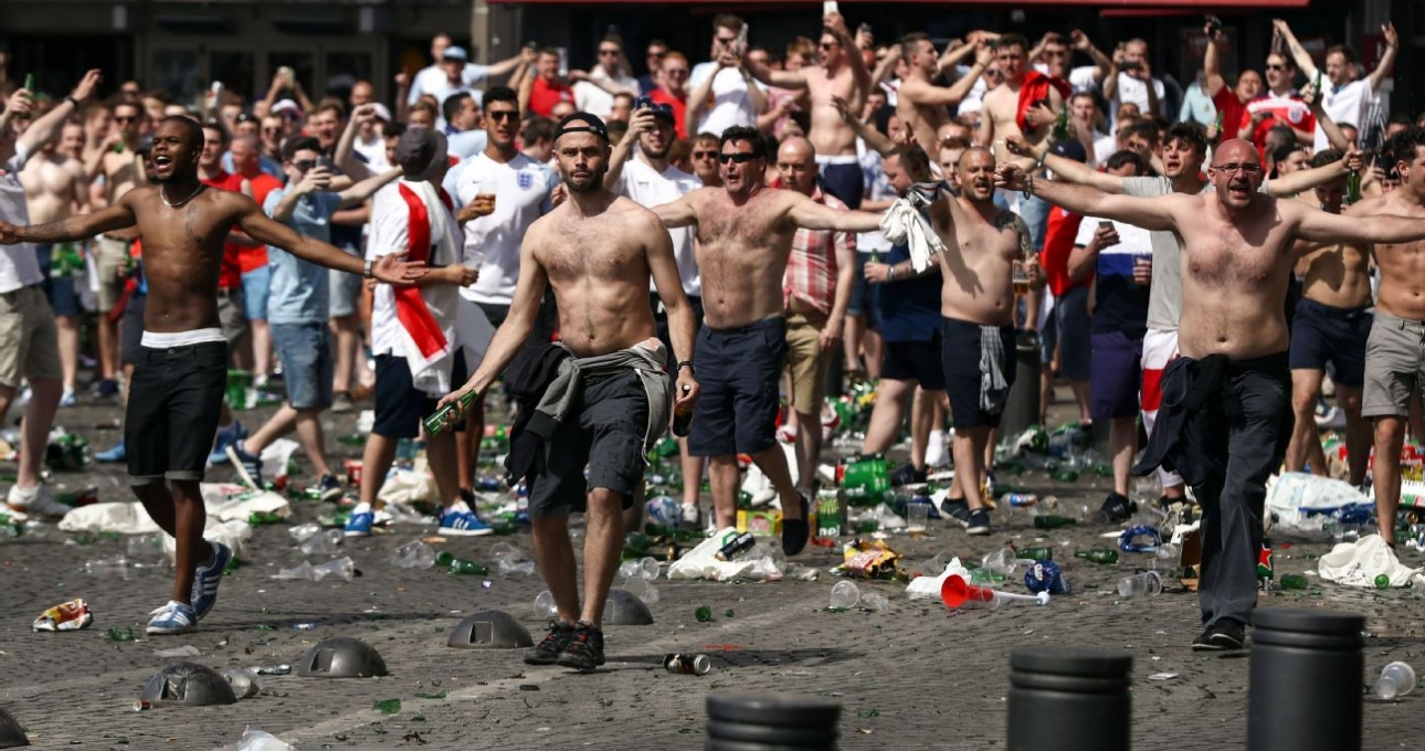 CĐV Đan Mạch bị 40 CĐV Anh hành hung tập thể sau trận bán kết EURO 2021