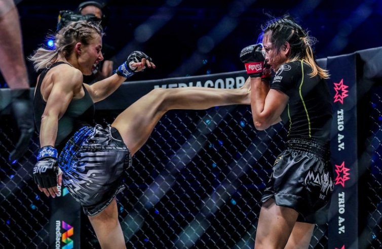 Tung mưa đòn áp đảo đối thủ, nữ võ sĩ Belarus vẫn bị xử thua tại ONE Championship