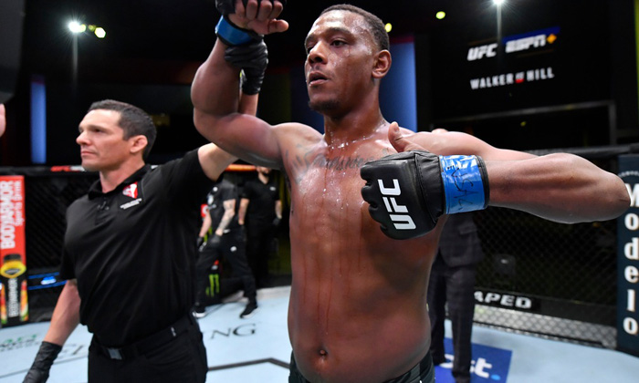 Hạ gục đối thủ, Jamahal Hill tuyên bố sẽ trở thành tân vương UFC