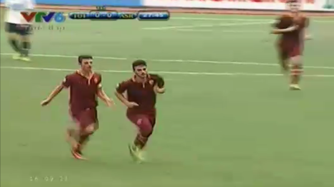 Video bóng đá: Tuyệt phẩm sút xa của Sao U19 Roma