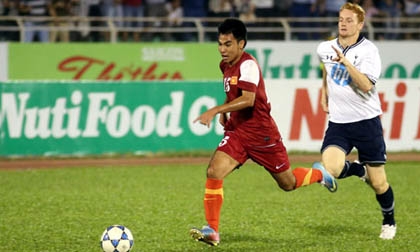 Video: Đức Huy ghi bàn đẹp mắt trong trận gặp U19 Tottenham