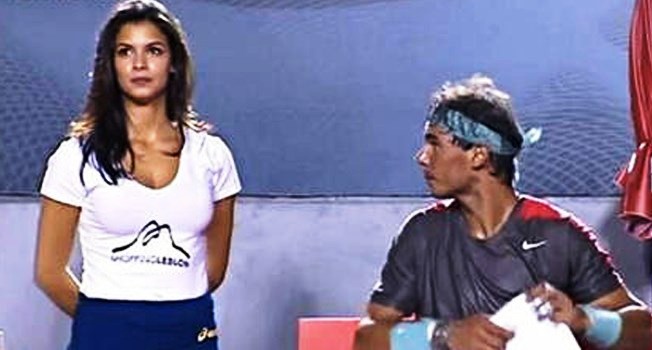 Nadal 'lác mắt' trước người mẫu nhặt bóng siêu vòng 1