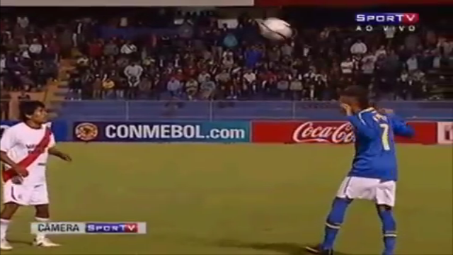 Video bóng đá: Màn so tài thú vị giữa Neymar và Peruano