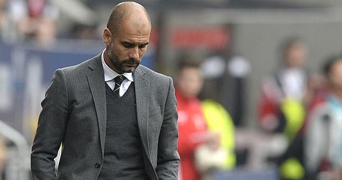 Pep Guardiola bị chỉ trích sau trận thua Augsburg
