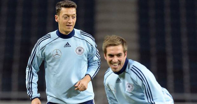 Ozil sẽ cực kỳ nguy hiểm nếu Arsenal có 1 tiền đạo đẳng cấp thế giới