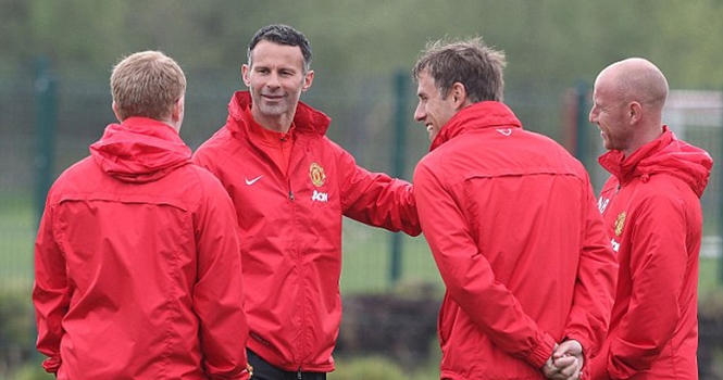 Man United sẽ phải tập buổi tối dưới thời Louis Van Gaal