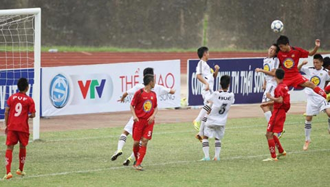 VIDEO U17 Huế 3-2 U17 PVF: Chủ nhà gây bất ngờ!