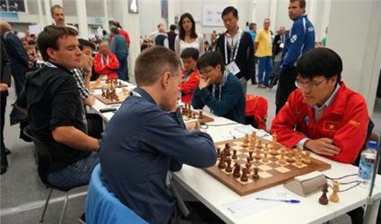 Trường Sơn thắng ấn tượng tuyển thủ Anh