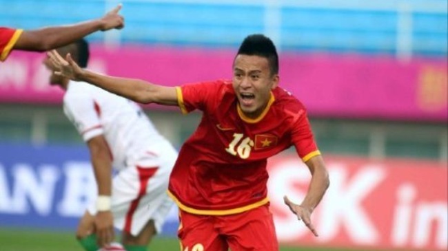 VIDEO: Phút 32' - Huy Toàn san bằng tỷ số 1-1 cho Việt Nam