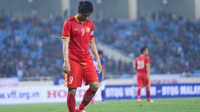 VIDEO: Phút 66' - Công Vinh bỏ lỡ cơ hội ngon ăn khi đối mặt thủ môn