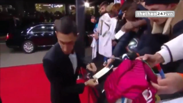 VIDEO: Di Maria từ chối ký vào chiếc áo đấu của Real Madrid