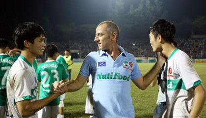 HLV Graechen tiết lộ đội hình trận gặp SHB Đà Nẵng