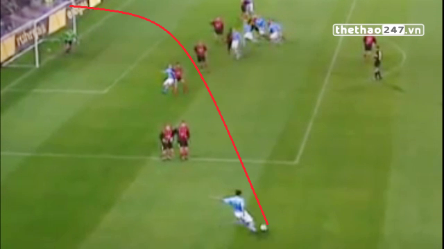 VIDEO: Cú sút phạt hình quả chuối không thể cản phá của danh thủ Hà Lan