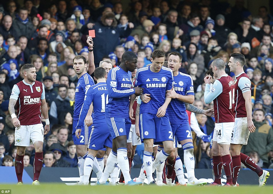 VIDEO: Những tình huống gây tranh cãi của trọng tài trong trận Chelsea 1-1 Burnley