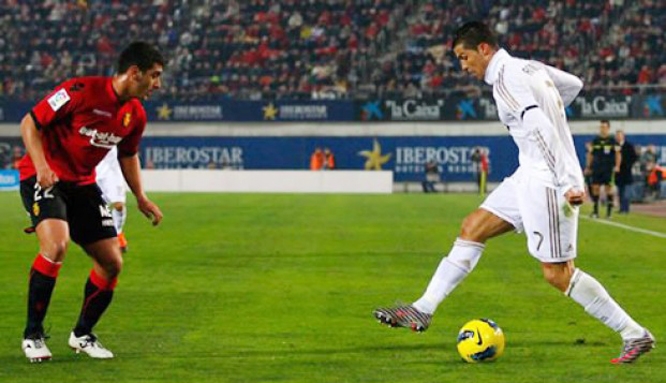 VIDEO: Học cách rê bóng bằng gót độc đáo của Cristiano Ronaldo