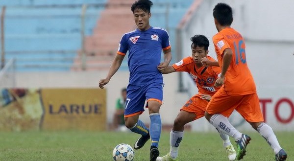 Tổng hợp vòng 12 V-League 2015: Các 'ông lớn' đều ngã ngựa