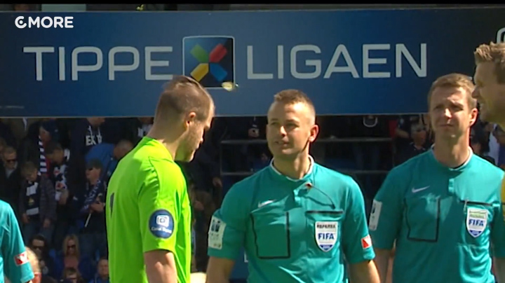 VIDEO: Trọng tài tung đồng xu trúng đầu cầu thủ ở Nauy