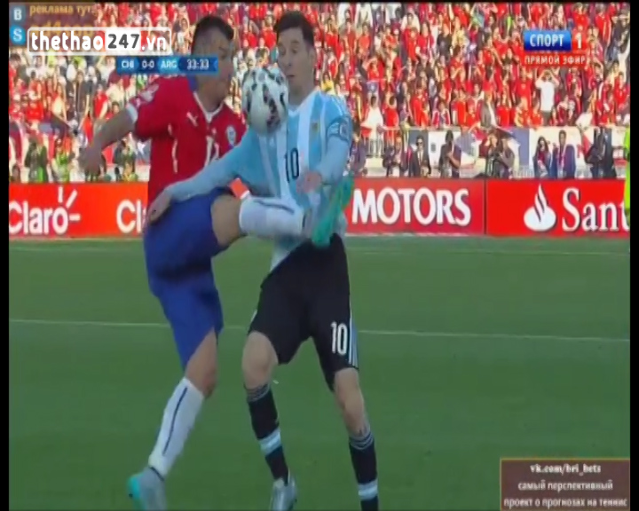 VIDEO: Tình huống Messi bị cầu thủ Chile đá thẳng vào bụng
