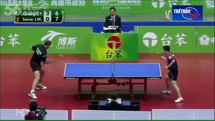 Video hài hước: Không thể nhịn cười khi xem trận đấu bóng bàn này