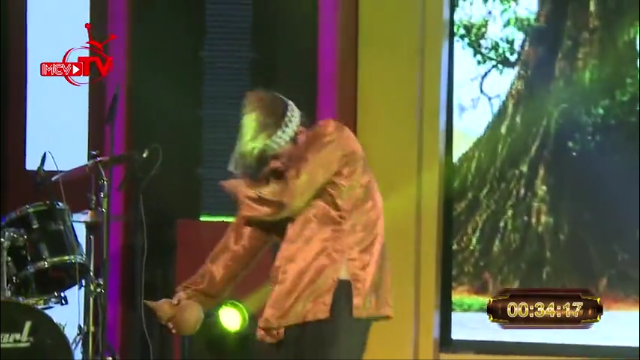 Video võ thuật: Xem Lệ Rơi biểu diễn túy quyền siêu ảo trên truyền hình