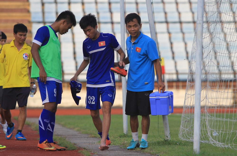 Thắng Lào, U19 Việt Nam vẫn bị chê trách