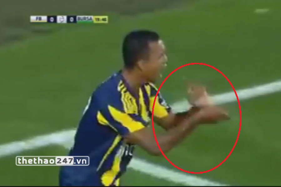 VIDEO: Nani ghi bàn đẹp mắt và màn ăn mừng vô cùng ngộ nghĩnh