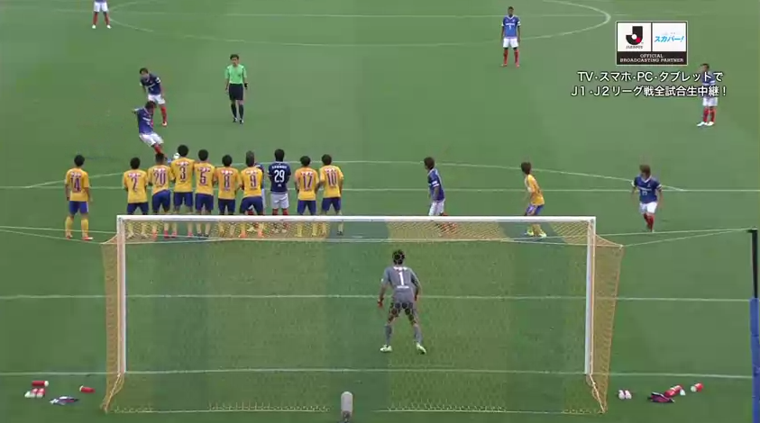 VIDEO: Nakamura sút phạt đẳng cấp ở tuổi 37