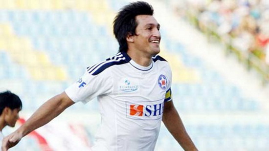 Kỷ lục gia V-League trở lại Việt Nam