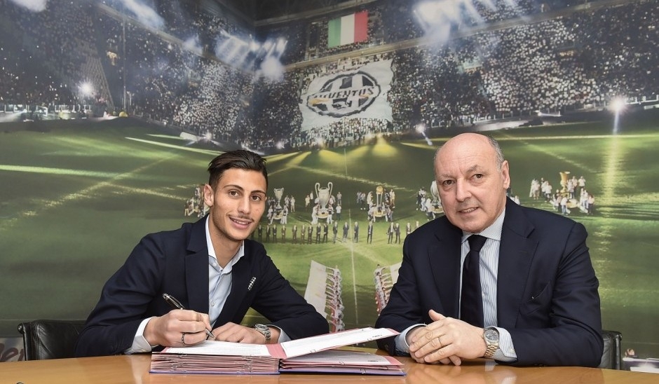 Juventus chính thức sở hữu tiền vệ tài năng Italia