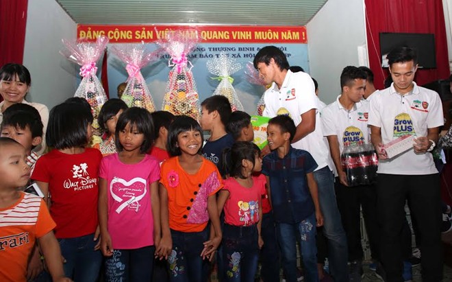 Cầu thủ Việt bận rộn dịp Tết Nguyên đán