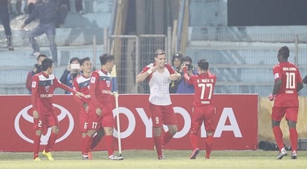 Tổng hợp V-League 5/3: Tấm thẻ đỏ kỳ quặc tại vòng 2 V-League