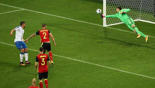 VIDEO: 3 tình huống bay người cứu thua xuất thần của thủ thành Courtois