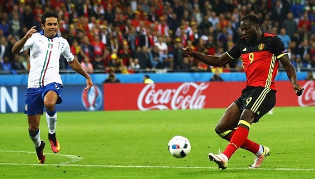 VIDEO: Lukaku bỏ lỡ cơ hội ngon ăn khi đối mặt Buffon