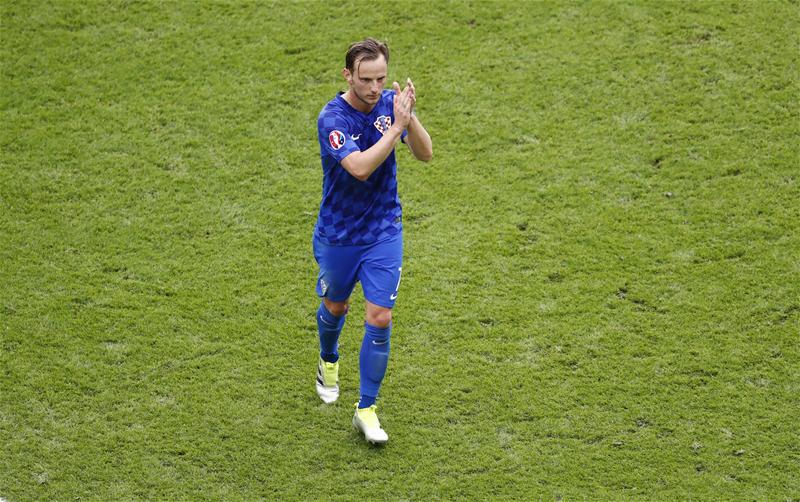 VIDEO: Xà ngang, cột dọc cứu thua cho Tây Ban Nha