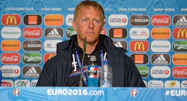 HLV Iceland nắn gân tuyển Pháp