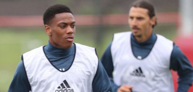 Ibra hào hứng, Martial hờ hững trong buổi tập đầu ở MU