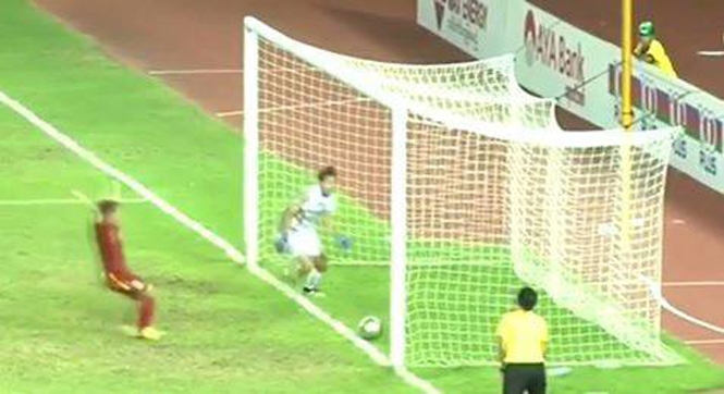 Trọng tài V-League: Bàn thắng của Việt Nam chưa hợp lệ