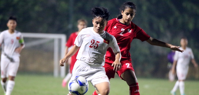 U16 nữ Việt Nam tặng một rổ bóng cho U16 nữ Palestine