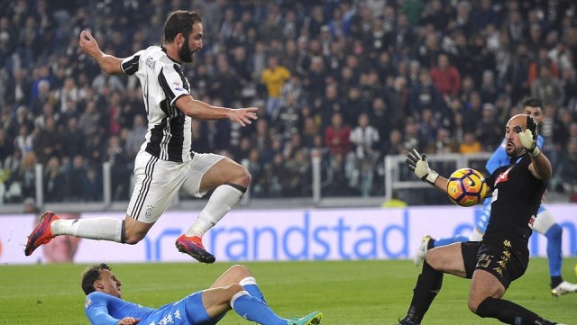 Video bàn thắng: Juventus 2-1 Napoli (Vòng 11 - Serie  A)