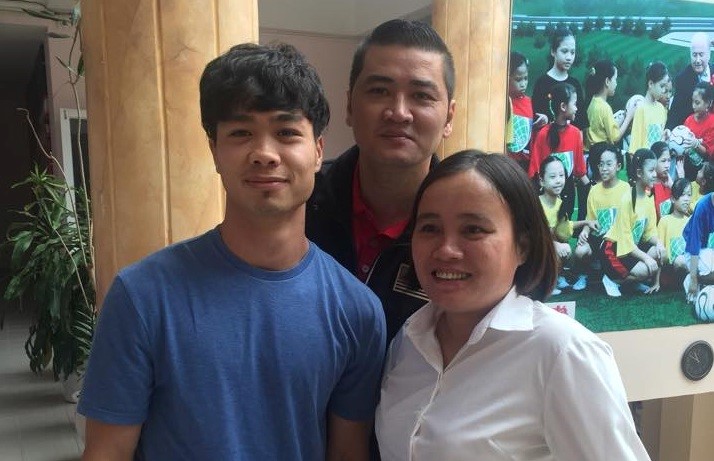 Công Phượng, Văn Toàn chi gần 10 triệu đồng mua vé AFF Cup