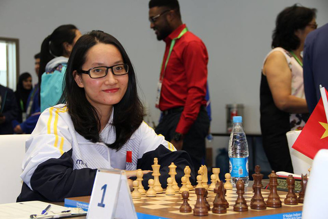 Kim Phụng gây sốc khi hòa đối thủ nam hơn mình gần 200 Elo