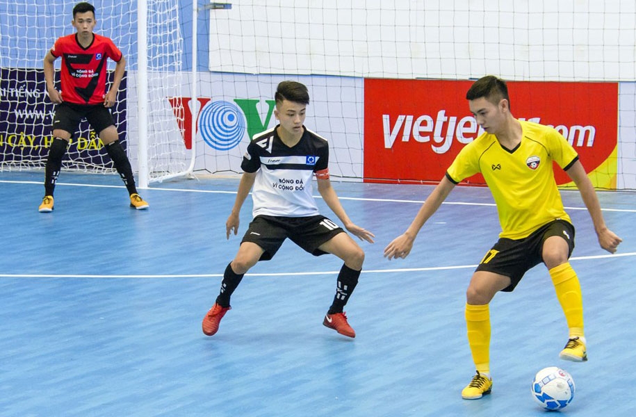 Vùi dập đối thủ bằng set tennis, Quảng Nam giành 3 điểm đầu tiên