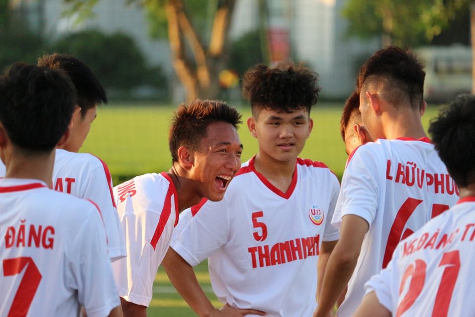 NHM phẫn nộ cảnh SLNA và CAND đá ma câu giờ loại U19 HAGL