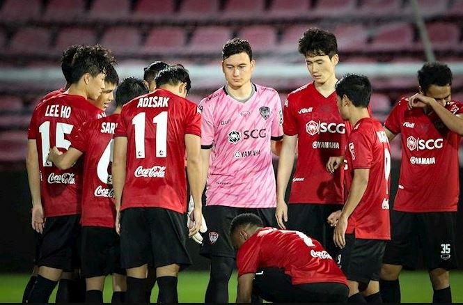 Văn Lâm và đồng đội nối dài chuỗi không thắng