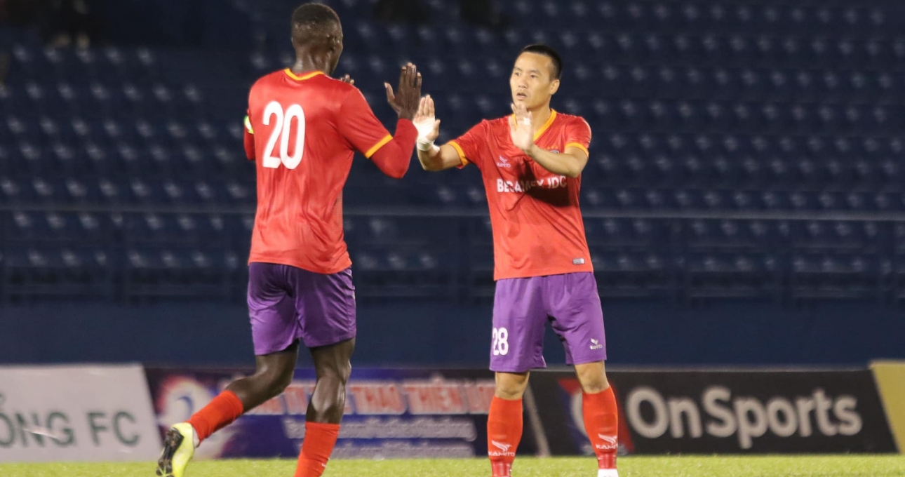 Hòa Bình Dương, HLV Lê Huỳnh Đức giành ngôi vô địch Thiên Long Cup