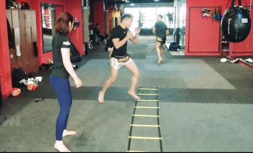 VIDEO: Nữ Gymer xinh đẹp tập các bài lấy lại vóc dáng sau Tết