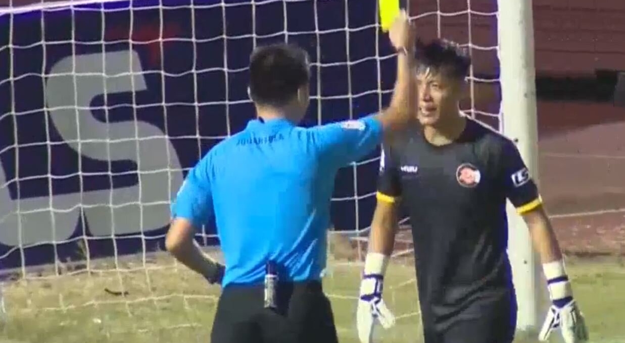 'Trọng tài bị khiêu khích' ở giải Hạng Nhất có thể bị phạt